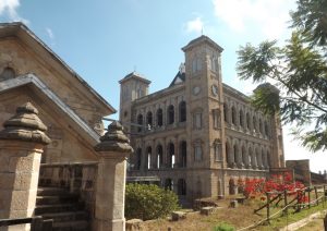 Le palais de la reine à Tananarive également détruit par un incendie volontaire en 1995 et en cours de réhabilitation