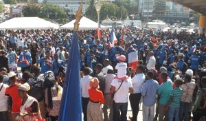 L'arrivée des athlètes sur la place de la République à Mamoudzou