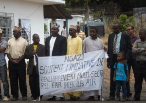 "Ngazi soutient l'initiative de développement multisectoriel par Inter îles air", une banderole du comité d'accueil pour l'arrivée du nouvel appareil