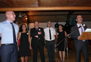 Aktar Djoma au micro, entourés des directeurs qui ont fait les 20 ans du crédit agricole à Mayotte, MM Guilloux, Licette et Gigan, et MME Ahwoane et Berrouachdi