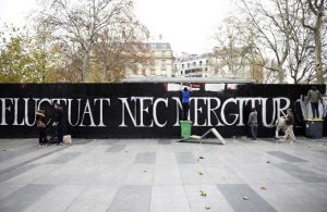 "Fluatuat nec megitur", la devise de Paris : "Je tangue mais ne sombre pas"