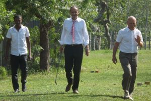 Le préfet Morsy sur le parcours du golf de Combani