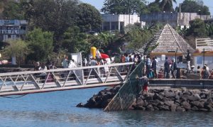 Des touristes bloqués au ponton de plaisance vers 14h