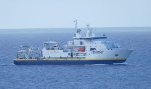 Lors de l'arrivée du "Pourquoi pas" dans le lagon