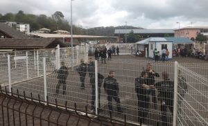 Les forces de l'ordre se sont positionnées à l'embacadère de Mamoudzou