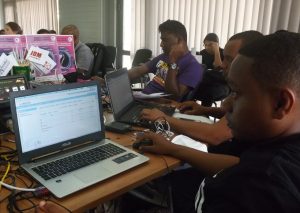 Les Malgaches en plein travail à 30 minutes de la fin de la compétition pour tenter de sauver leur titre