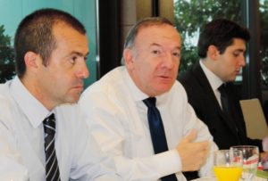 Yann de Prince, le président du Medef Réunion, aux côtés de Pierre Gattaz, le président du Medef France hier vendredi à Paris (Photo: JIR)