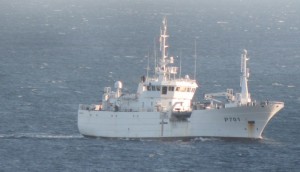 Le patrouilleur "Le Malin" qui vient de temps en temps à Mayotte