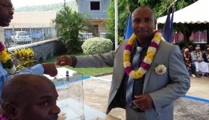 CCCO Le maire de Mtsangamouji, Said Maanrifa Ibrahima, vote pour élire le président de la CCCO