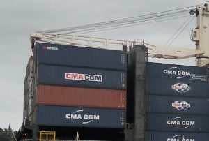 CMA-CGM containers et grues