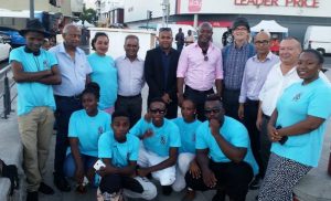 Les jeunes du comité et leurs accopagnateurs ont échangé avec des élus de Saint Denis