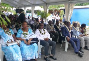 Les invités avec au premier plan le président de l'association des maires