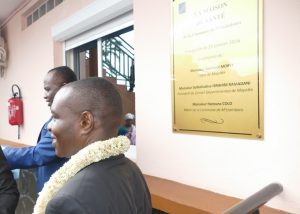 Thani Mohamed Soilihi et Saïd Omar Oili viennent de dévoiler la plaque