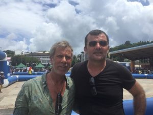 Laurent Paganelli (à gauche) et Hervé Curat devant les structures de street foot