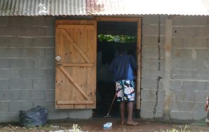 Les jeunes participent à toutes les tâches, comme le nettoyage des sanitaires