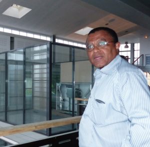 Mahamoud Azihary lors de l'inauguration du siège de la SIM