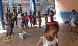 Tous les enfants s'improvisaient déménageurs