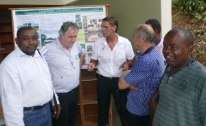 Le proviseur Guy Sommer faisait visiter les installations. Ici avec la délégation nationale du Modef