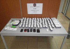 Saisie de médicaments à l'aéroport de Saint Denis (Photo: JIR)