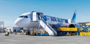 A Everett, au nord de Seattle, les équipes de Boeing mettent la dernière main au premier B.787-8 d'Air Austral