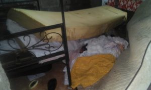 L'intérieur d'une ancienne case dont la famille a été chassée (Photo: D.R.)