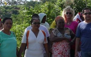 Christine Raharijaona (en blanc), lors de la marche pacifique à la mémoire de Frédéric d'Achery