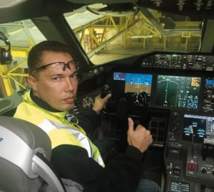 Frédric Pitou, chargé du suivi technique et du contrôle: "Notre formation pour le 787 a duré neuf semaines avec 1.200 pages à digérer"