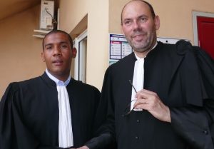 Les avocats Mes Chakrina et Jorion