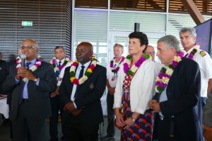 Marie-Joseph Malé et l'équipage de l'avion, accueillis par Issa Issa Abdou, 4ème VP du département, et Florence Guilbert-Bézart, directrice de cabinet du préfet