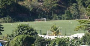 Le terrain de foot à finir d'aménager