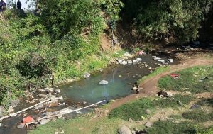 A Passamainty, comme dans beaucoup d'endroits, lessives, tissus et colonisation des berges mettent en danger nos cours d'eau