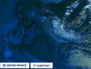 Abela ce mardi matin alors que le soleil se lève sur l'océan Indien