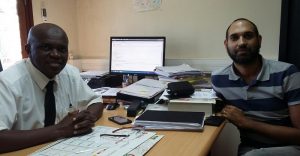 Ali Saindou, directeur environnement et développement durable et Anil Akbaraly, chef du service gestion de l'eau et des rivières du département