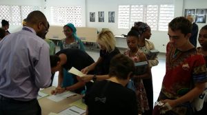 Bac 2016: La remise des diplômes... y compris aux candidats avec une main dans le plâtre