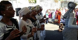 Des danses traditionnelles pour célèbrer la 1ère promo à 30 élèves infirmiers