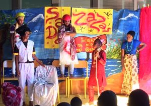 Le sirène de Mayotte jouée à Sada par des élèves de 6e, de CM2 associés à une classe ULIS