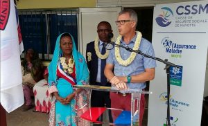 Anchya Bamana Salim Nahouda et Jean Verron devant la nouvelle permanence de la CSSM