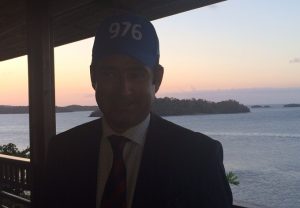 Le préfet Frédéric Veau avec la casquette 976 de la délégation de Mayotte