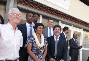 Ericka Bareigts posait avec les lauréats mahorais du 1er appel à projet ESS 