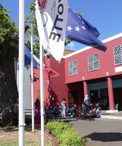 Drapeau agents cour CD