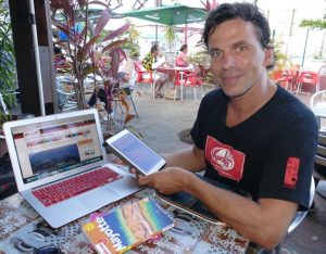 Laurent Boshero, présente les déclinaisons du guide papier