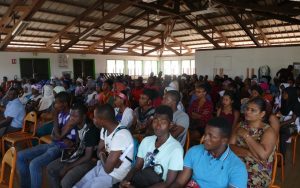 Des jeunes qui veulent réintégrer le cursus scolaire