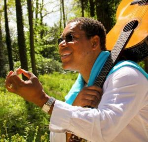Beethova Ovas vient d'Haïti avec sa musique qui mèle les sons créoles et le jazz