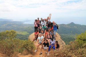 Les jeunes en haut du mont Choungui