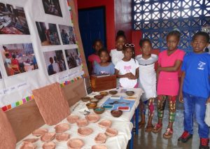 Les enfants de l'école primaire ont calculé les surfaces de salles de prière et ont confectionné des poteries "comme c'était avant"