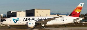 Le second 787 d'Air Austral aux couleurs du Piton de la Fournaise (Photo: JIR)