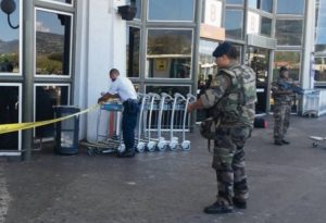 Saint-Denis: Le fiasco de l'évacuation de l'aéroport hier mercredi (Photo: JIR)