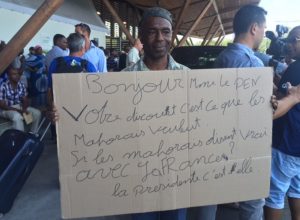 Pas  de manifestation d'hostilité à Mayotte pour l'arrivée de Marine Le Pen, mais un comité d'accueil organisé par ses partisans