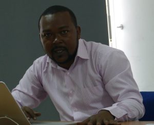 Michel Ahamed présente la voiture "Mayotte- Réunion" du train des Outremer