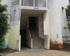 Saint-Louis: L'entrée de l'immeuble où s'est joué le drame